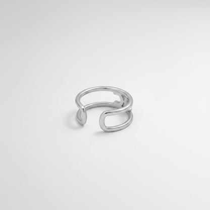 ModaMelhor zilverkleurige open ring van titanium staal met een modern dubbel gelaagd ontwerp.