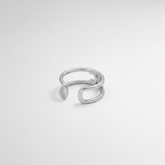 ModaMelhor zilverkleurige open ring van titanium staal met een modern dubbel gelaagd ontwerp.