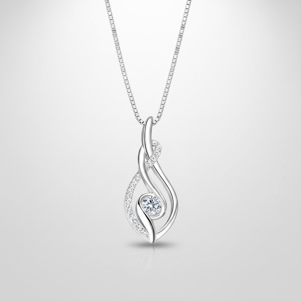 Gedetailleerd vooraanzicht van de ModaMelhor hanger van 925 sterling zilver met een elegant golvend ontwerp, ingezet met een centrale moissanite en een glinsterende baan van accentsteentjes.